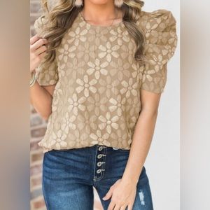 ⭐️Khaki textured, floral embossed top/ruched, puffed sleeve/button back closure